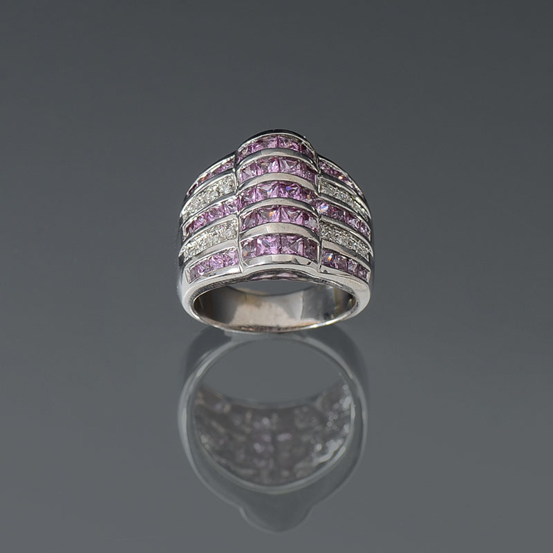 Appraisal: K PINK TOURMALINE AND DIAMOND RING alternating rows of diamonds