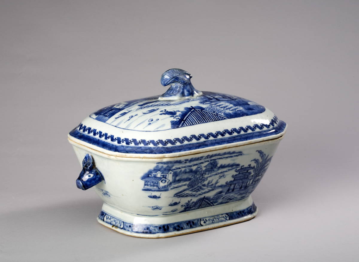 Appraisal: CHINESE EXPORT BLUE AND WHITE PORCELAIN TUREEN AND COVER Painted