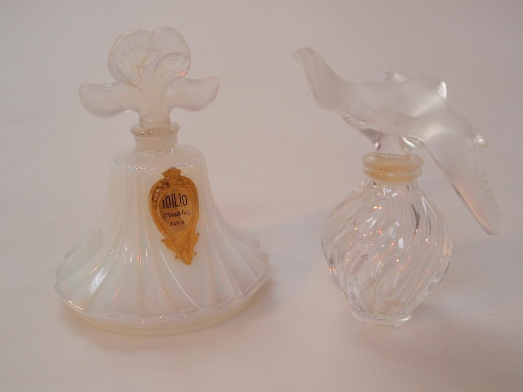 Appraisal: A Vaseline glass perfume bottle paper label Idilio Grand fils