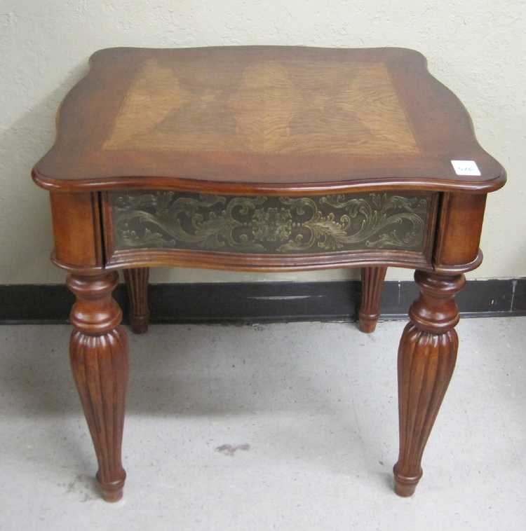 Appraisal: REGENCY STYLE MAHOGANY LAMP TABLE recent production having a rectangular