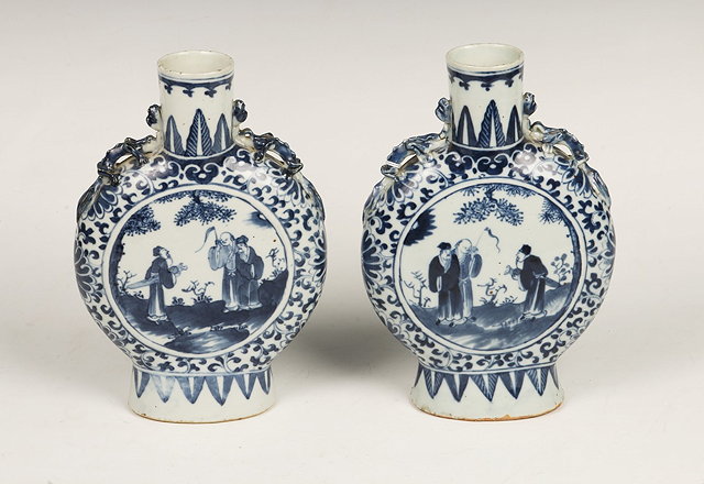 Appraisal: A PAIR OF TH CENTURY CHINESE PORCELAIN BLUE AND WHITE