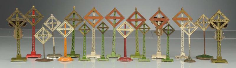 Appraisal: Lot includes four Lionel No bell signals which are complete