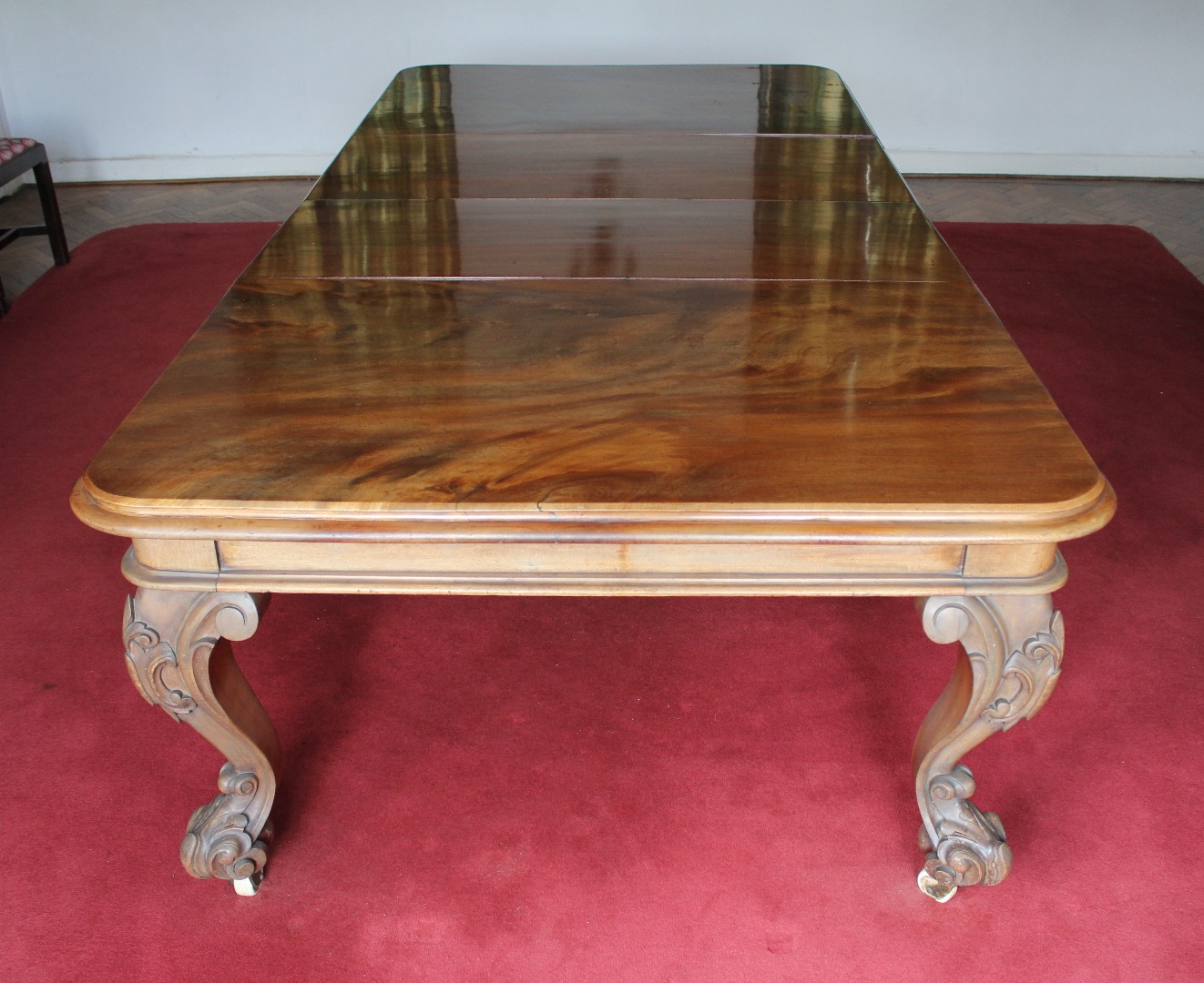 Appraisal: A Victorian figured mahogany extending dining table with moulded border