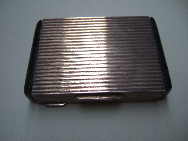 Appraisal: An Italian rectangular cigarette case the exterior banded to the