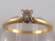 Appraisal: A yellow metal tests carat gold round brilliant cut diamond