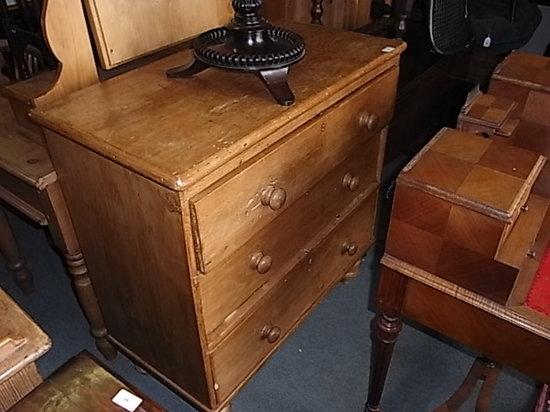 Appraisal: A VICTORIAN PINE CHEST of three drawers with turned handles