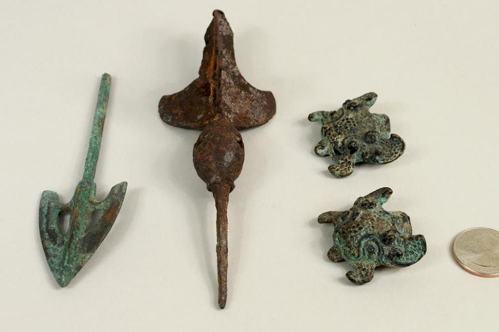 Appraisal: Group Chinese Bronze Metal Objects Group of Chinese bronze and