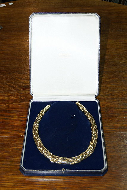 Appraisal: ct gold necklaceof stylised form retailed by Howards of Stratford