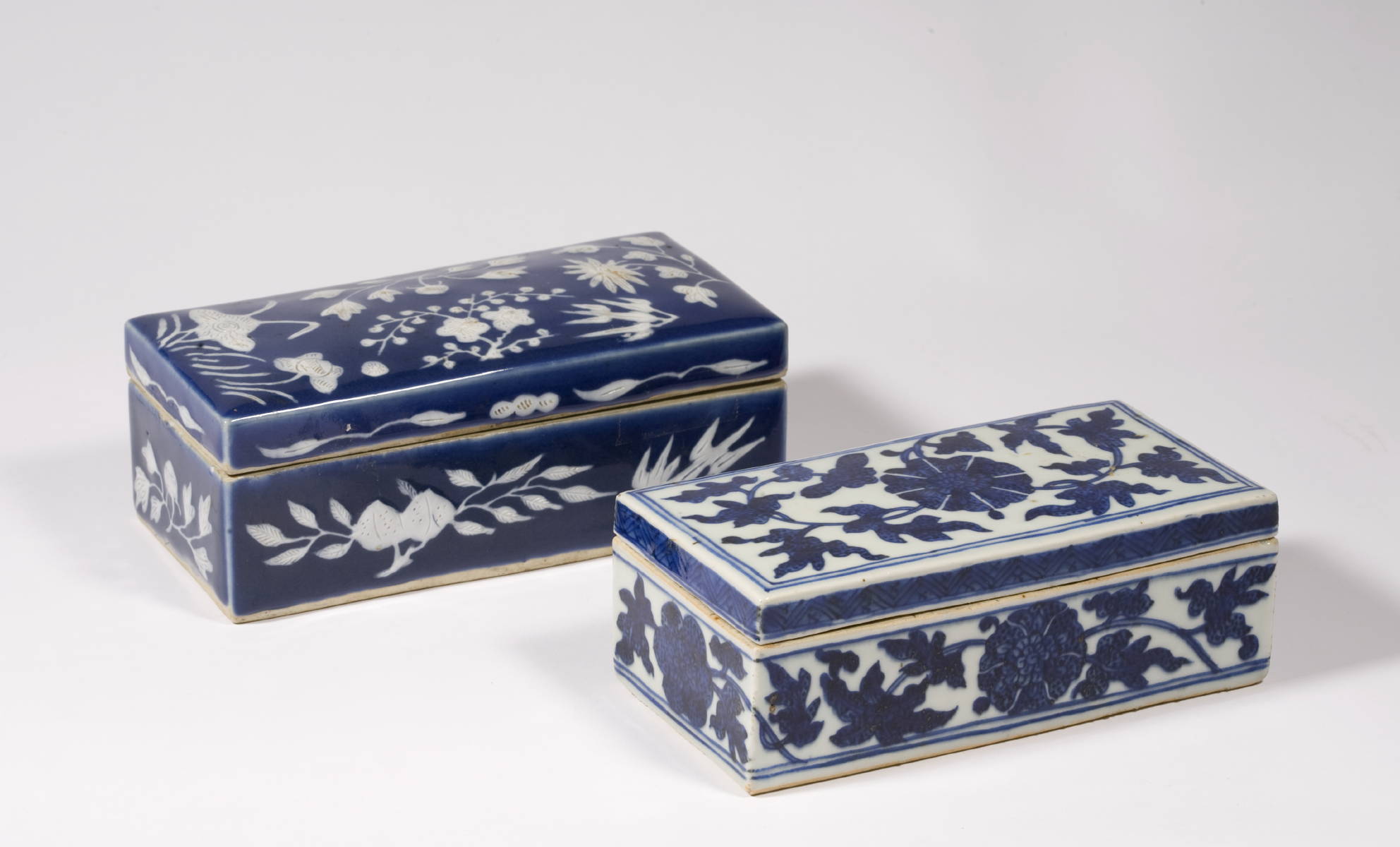 Appraisal: TWO CHINESE EXPORT PORCELAIN BLUE AND WHITE RAZOR BOXES Length