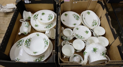 Appraisal: A large collection of Royal Albert trillium dinner and teaware