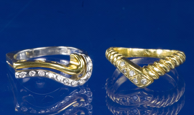 Appraisal: ct White Gold Diamond Ring The Wavy Mount In Yellow