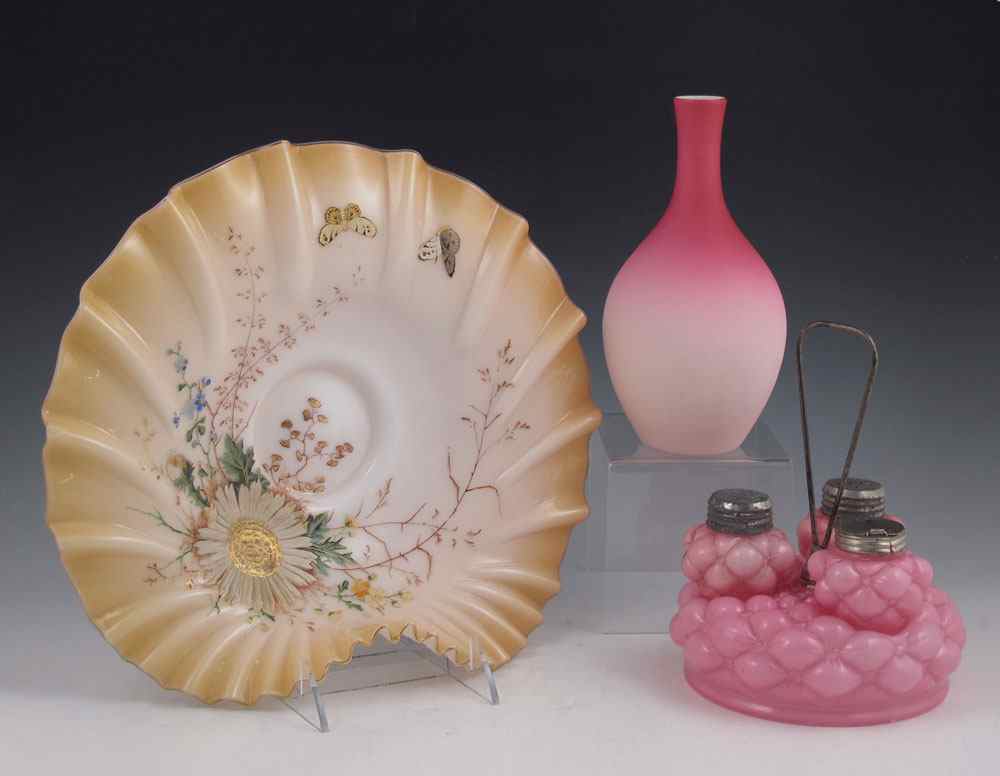 Appraisal: VICTORIAN ART GLASS pieces sold as a lot Peach Blow