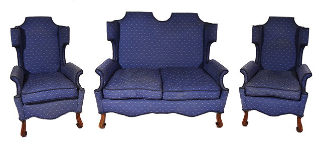 Appraisal: A BLUE UPHOLSTERED QUEEN ANNE STYLE SOFA SUITE consisting of