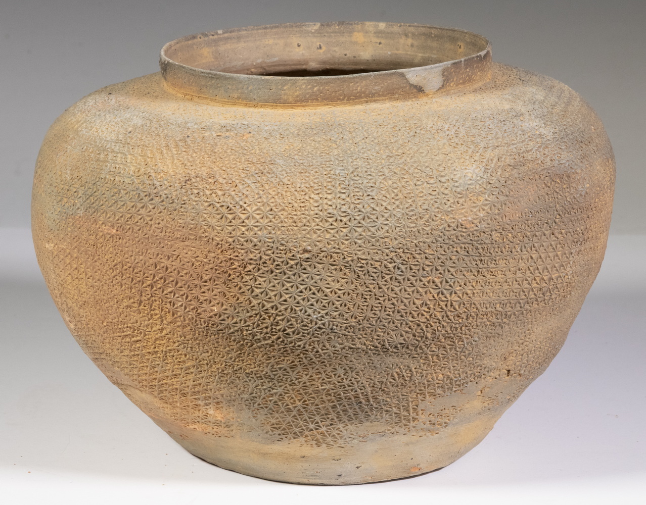 Appraisal: WARRING STATES EASTERN ZHOU TH C BC MEDIUM JAR South