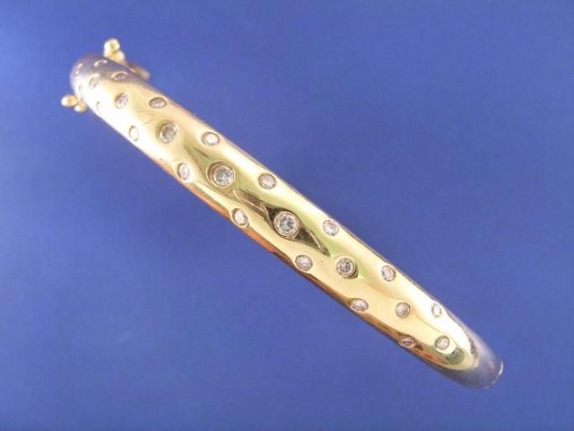 Appraisal: An ct gold diamond set snap joint bangle estimated total