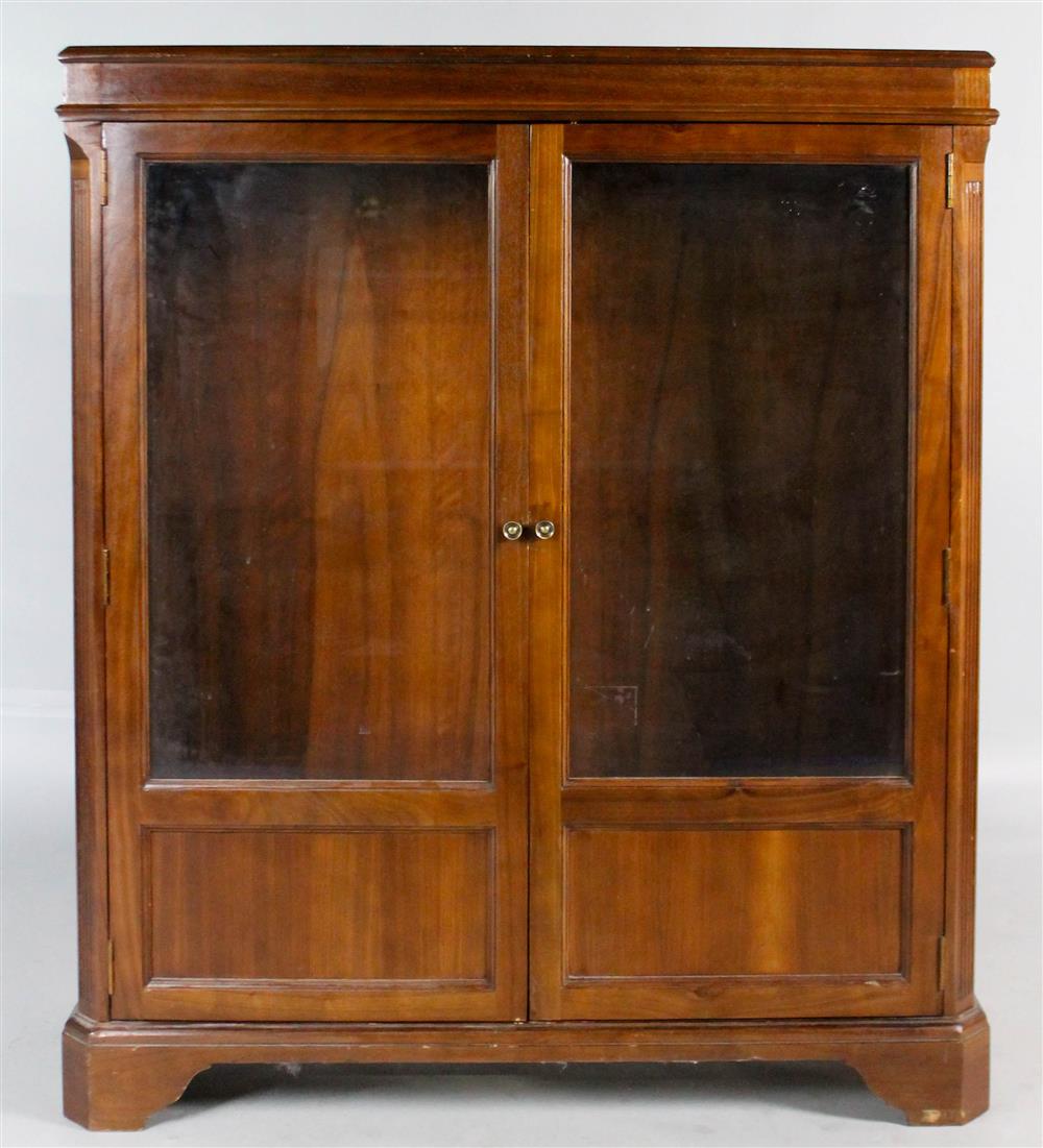 Appraisal: DREXEL FURNITURE MAHOGANY AND GLASS CABINET having a straight molded