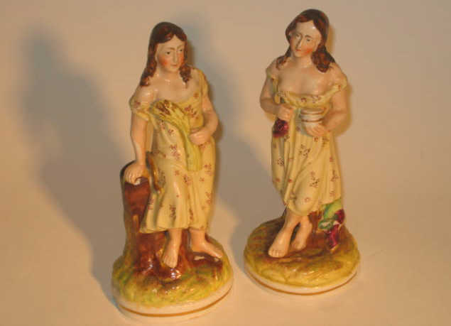 Appraisal: PAIR OF ENGLISH TH CENTURY PRATTWARE FIGURES Two young women