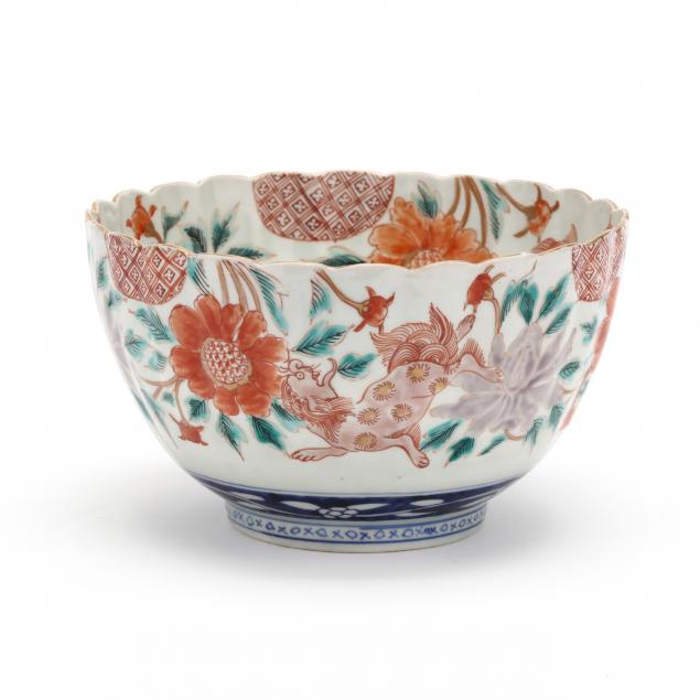 Appraisal: A JAPANESE IMARI PORCELAIN BOWL WITH FOO LIONS Meiji period