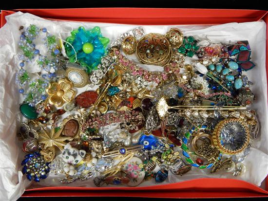 Appraisal: Costume jewelry wide array of pins and brooches including elephant