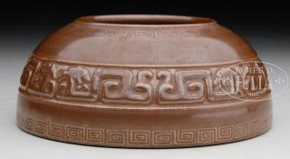 Appraisal: PORCELAIN BRUSH WASHER China th century The pot made in