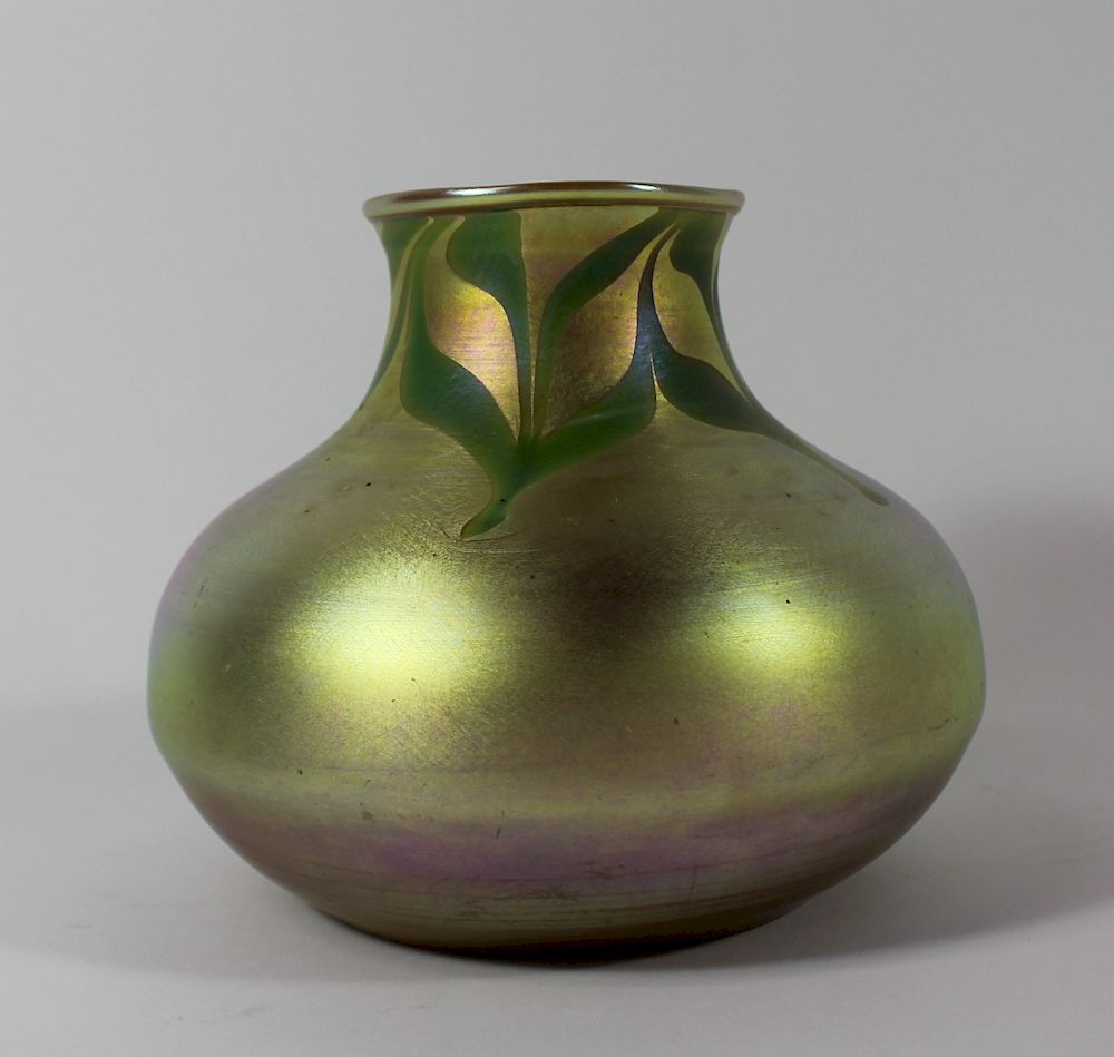 Appraisal: UNSIGNED Antique Favrille Glass Vase In The Style of Tiffany