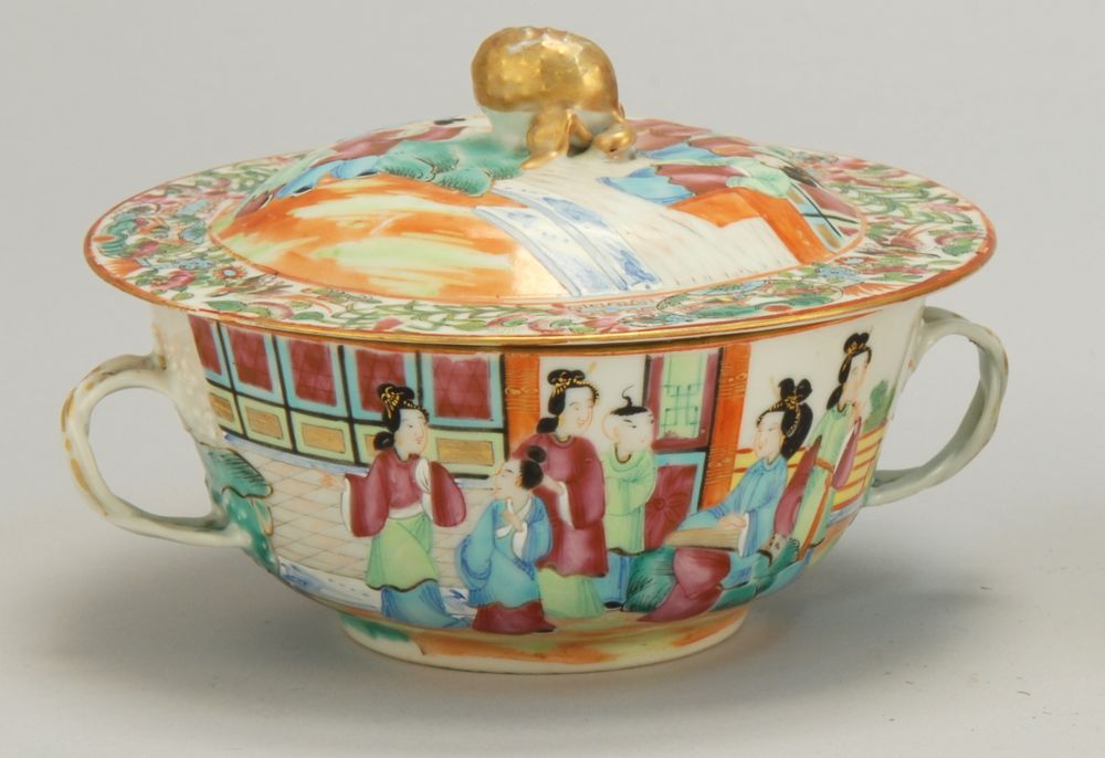 Appraisal: CHINESE EXPORT ROSE MANDARIN PORCELAIN COVERED BOWL th CenturyWith two