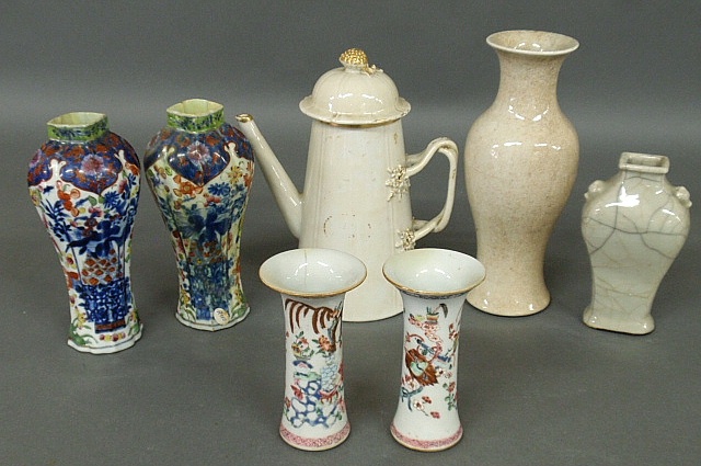 Appraisal: - Seven pieces of Chinese porcelain TI two pairs of