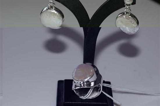 Appraisal: A PAIR OF MOTHER OF PEARL EARRINGS WITH A MATCHING