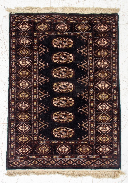 Appraisal: BOKHARA HANDKNOTTED WOOL RUG Bokhara hand knotted wool rug unmarked