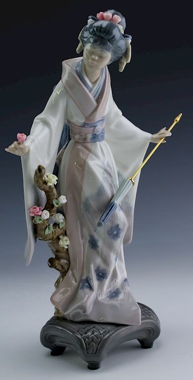 Appraisal: Lladro Spanish Porcelain Geisha Woman Figure Spanish porcelain sculpture by