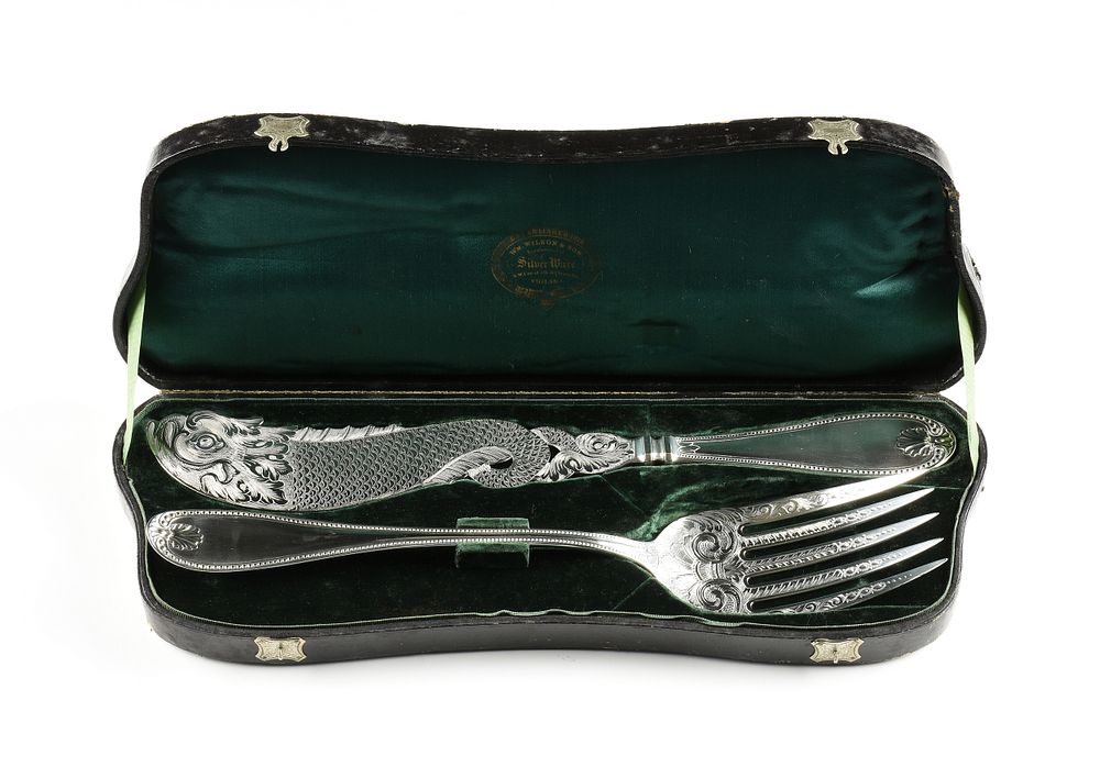 Appraisal: A TWO PIECE AMERICAN STERLING SILVER FISH SERVING SET BY