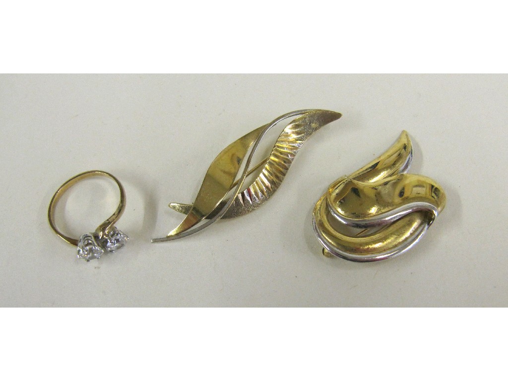 Appraisal: Lot comprising two ct gold brooches and a ct gold