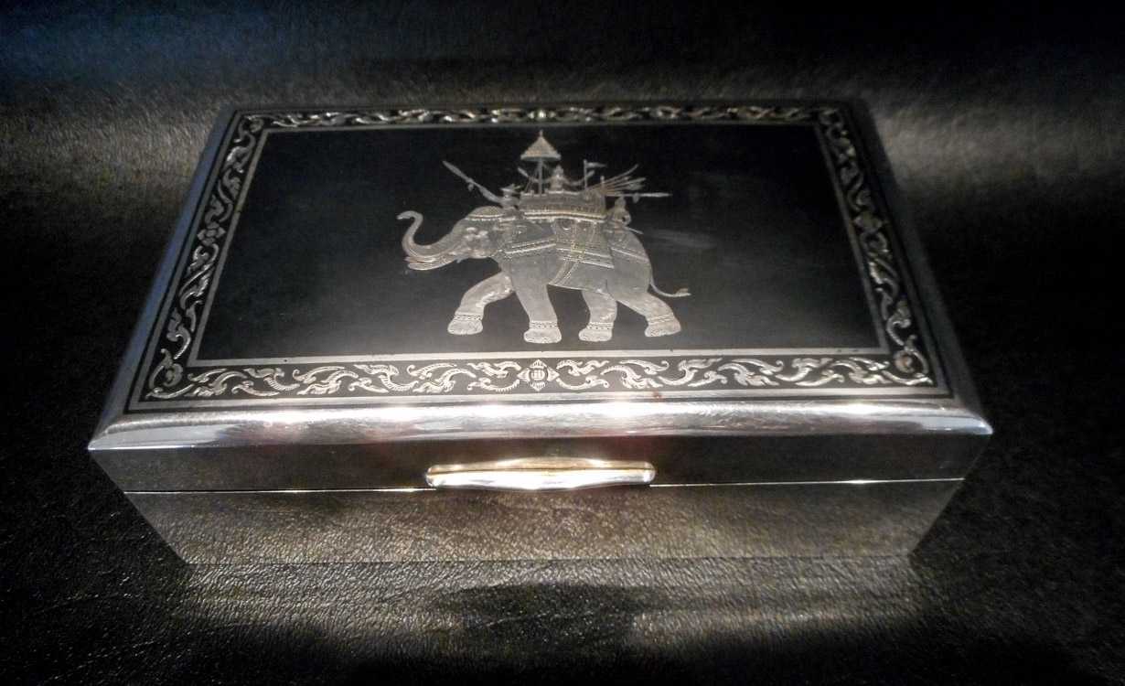 Appraisal: NIELLO STERLING SILVER CIGARETTE BOX the hinge-top box of rectangular