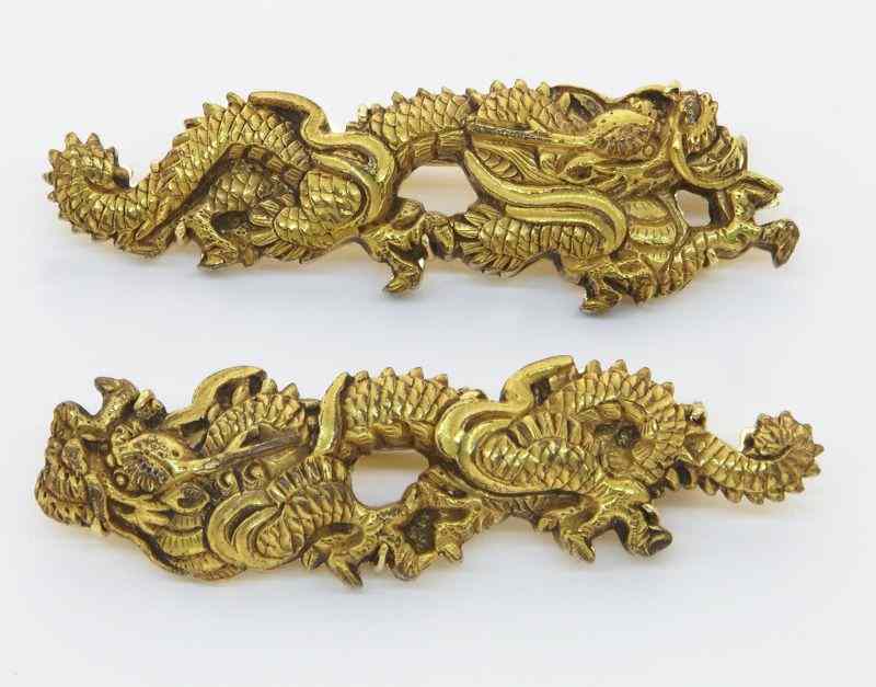 Appraisal: Pr Finely detailed K gold dragon brooches Stamped ''Tailoi K''