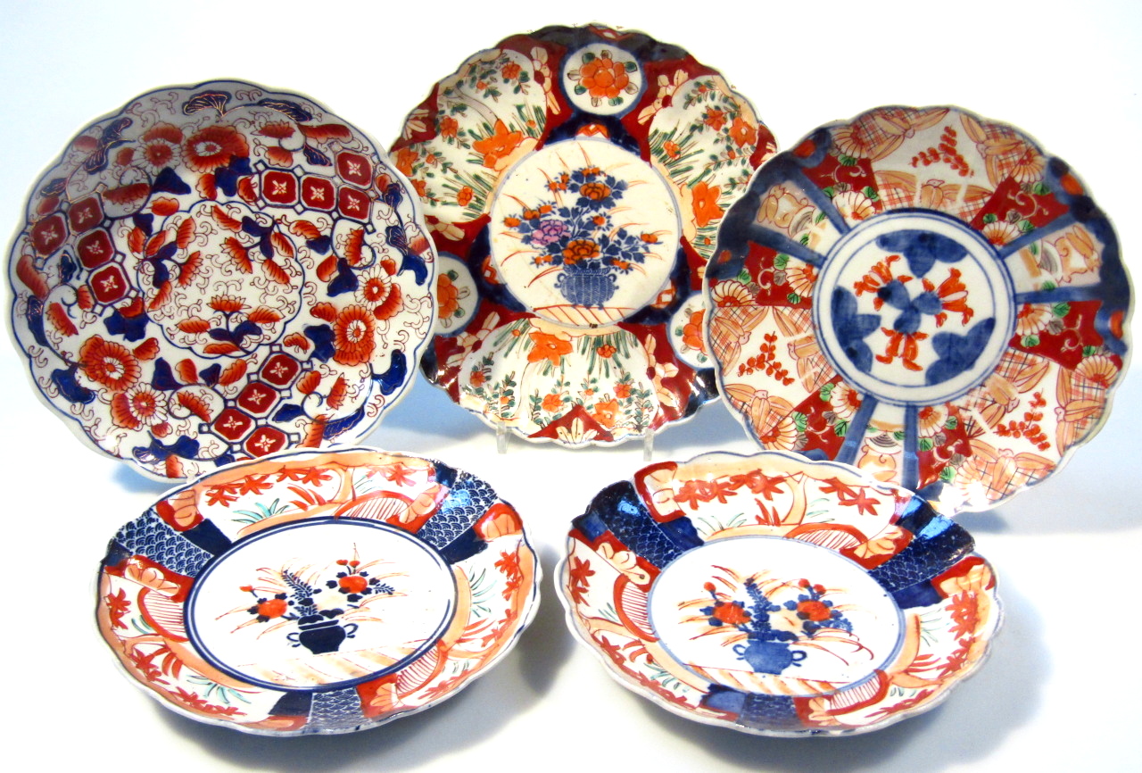 Appraisal: Various Imari plates to include one of floral outline centred