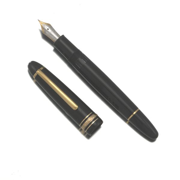 Appraisal: MONTBLANC MEISTERSTUCK GOLD-COATED CLASSIQUE FOUNTAIN PEN Classic design k gold