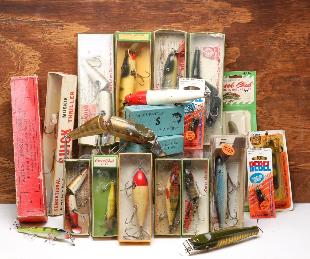 Appraisal: GROUPING OF FISHING LURES INCLUDING CREEK CHUB American second half-