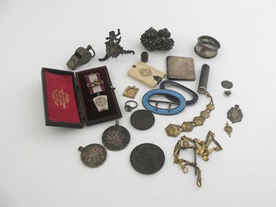 Appraisal: Miscellaneous small items a cased Masonic jewel with a pendant