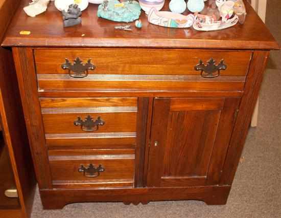 Appraisal: Victorian walnut washstand Estimate - No condition report supplied