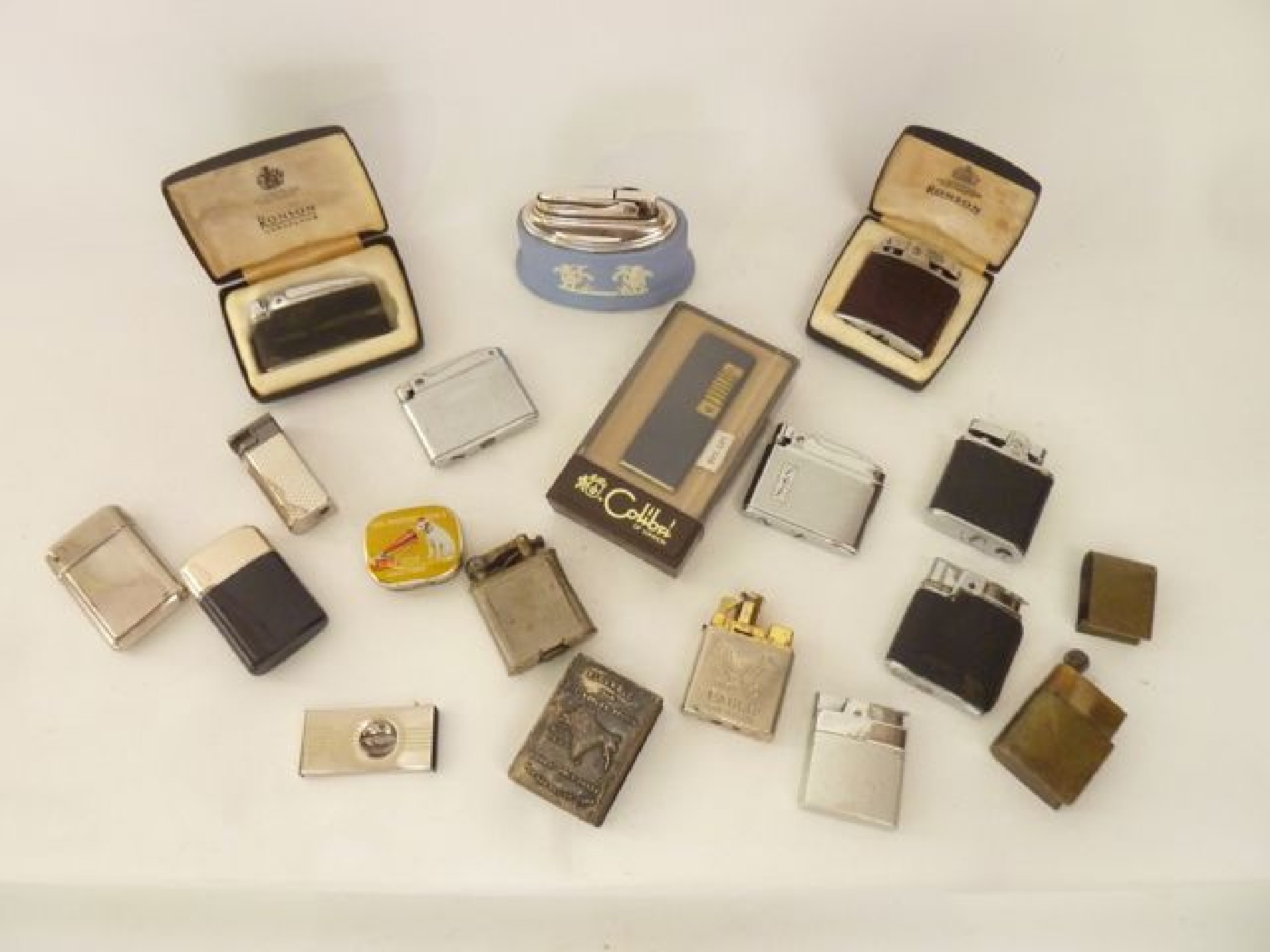 Appraisal: A collection of vintage lighters - Wedgwood Ronson Pacific and