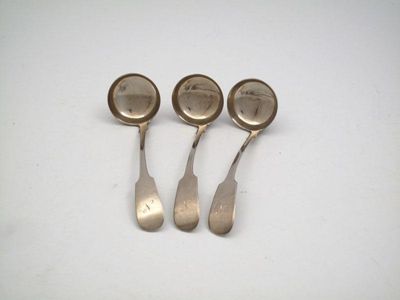 Appraisal: A set of three Scottish silver Fiddle pattern toddy ladles