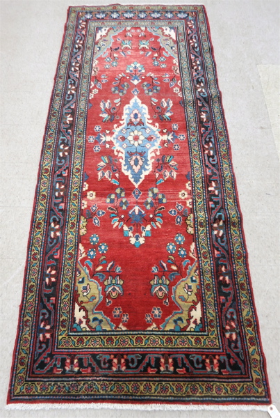 Appraisal: HAND KNOTTED PERSIAN AREA RUG Hamadan Province northwestern Iran floral