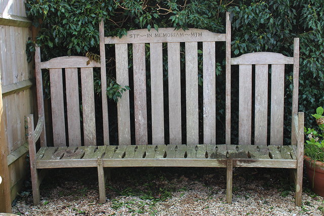 Appraisal: A LATE TH CENTURY TEAK COTSWOLD MADE CURVING GARDEN SEAT