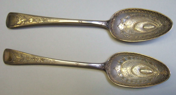 Appraisal: A pair of silver fruit or desert serving spoons with