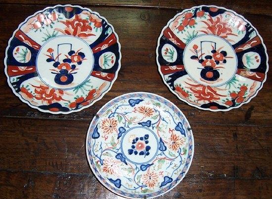 Appraisal: A pair of Imari saucer dishes of fluted form each