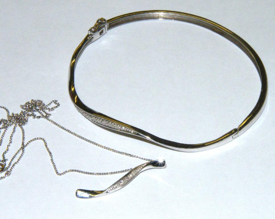 Appraisal: ct white gold diamond set bangle and an en suite