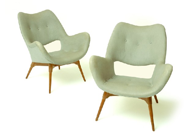 Appraisal: A PAIR OF GRANT FEATHERSTON TELEVISION B OH CONTOUR CHAIRS