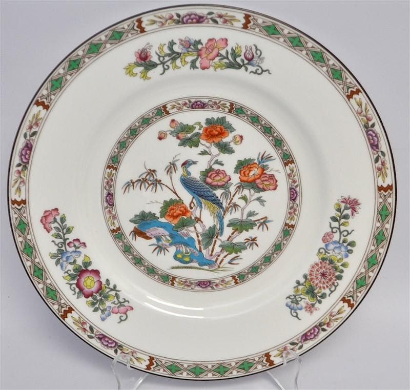 Appraisal: WEDGWOOD KUTANI DINNER PLATES Wedgwood Kutani Crane Dinner Plates Each