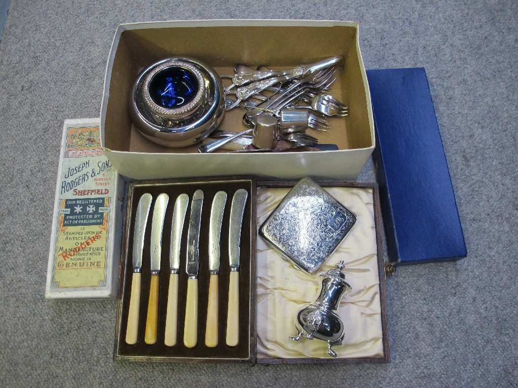 Appraisal: Box of loose and cased cutlery