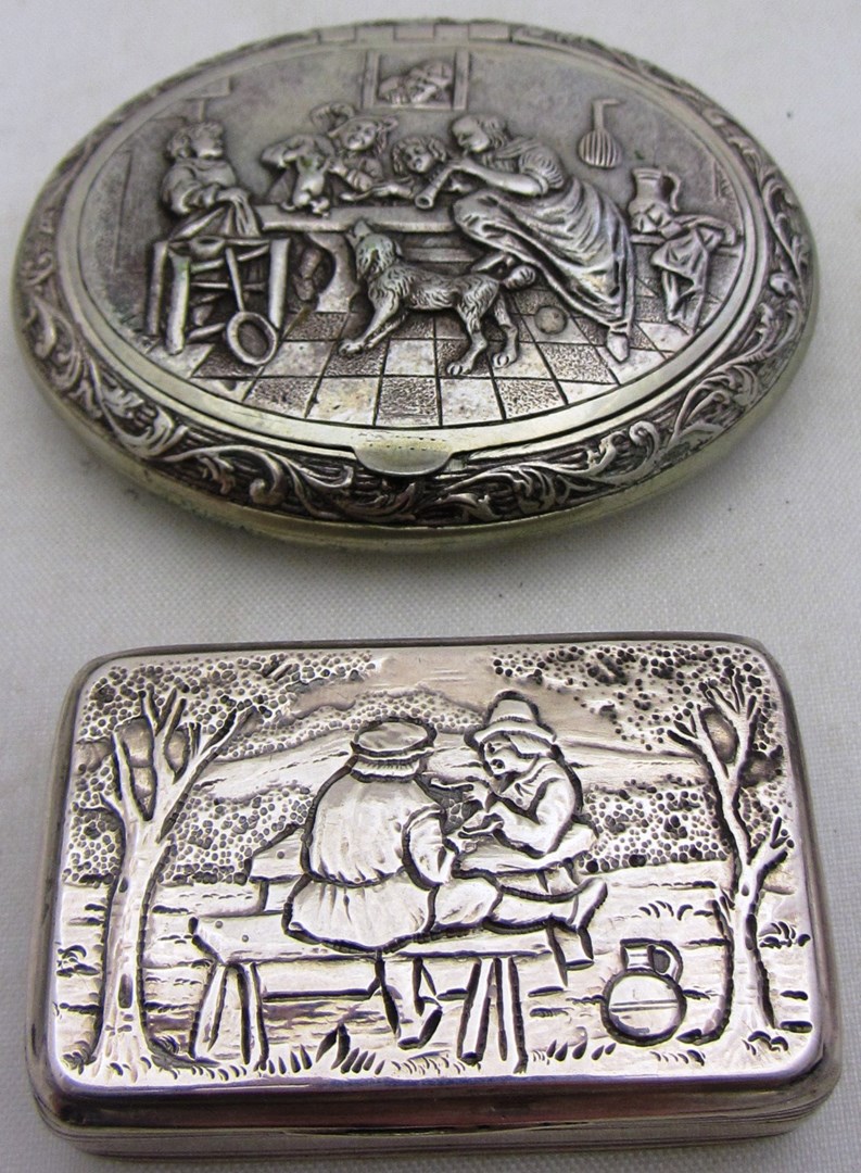 Appraisal: An oval hinge lidded snuff box the cover decorated with